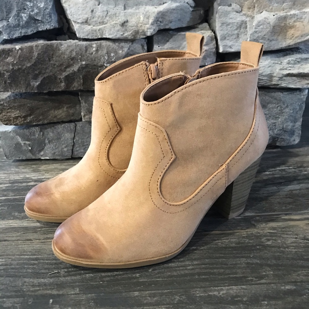 Super cute booties! These are new without tags.